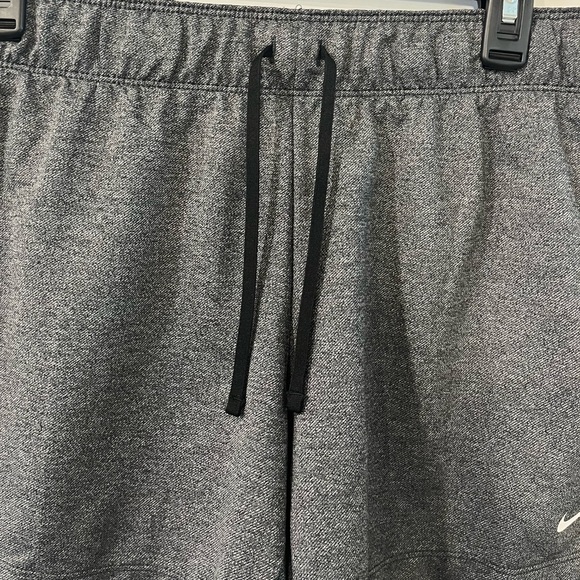 Women’s Nike pro Shorts - Picture 3 of 6